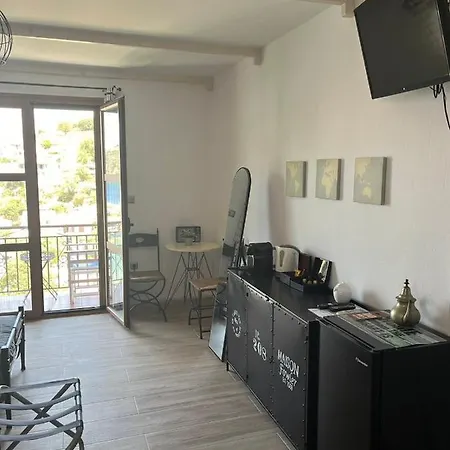 Vassilis Retreat 3* Asos