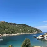 Vassilis Retreat 3*