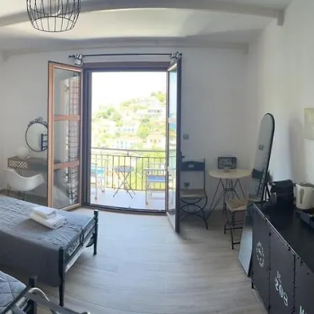 Vassilis Retreat 3* Asos